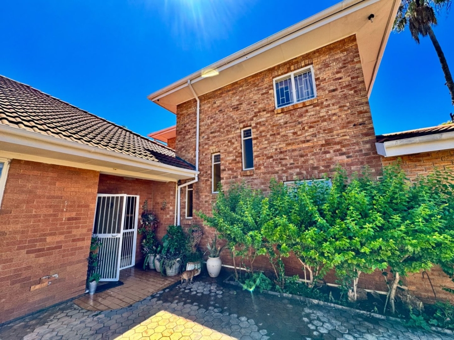 5 Bedroom Property for Sale in Potchefstroom North North West